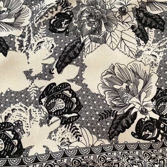 Lot of Two Beautiful Flowing Tops Summer - Picture 6 of 8